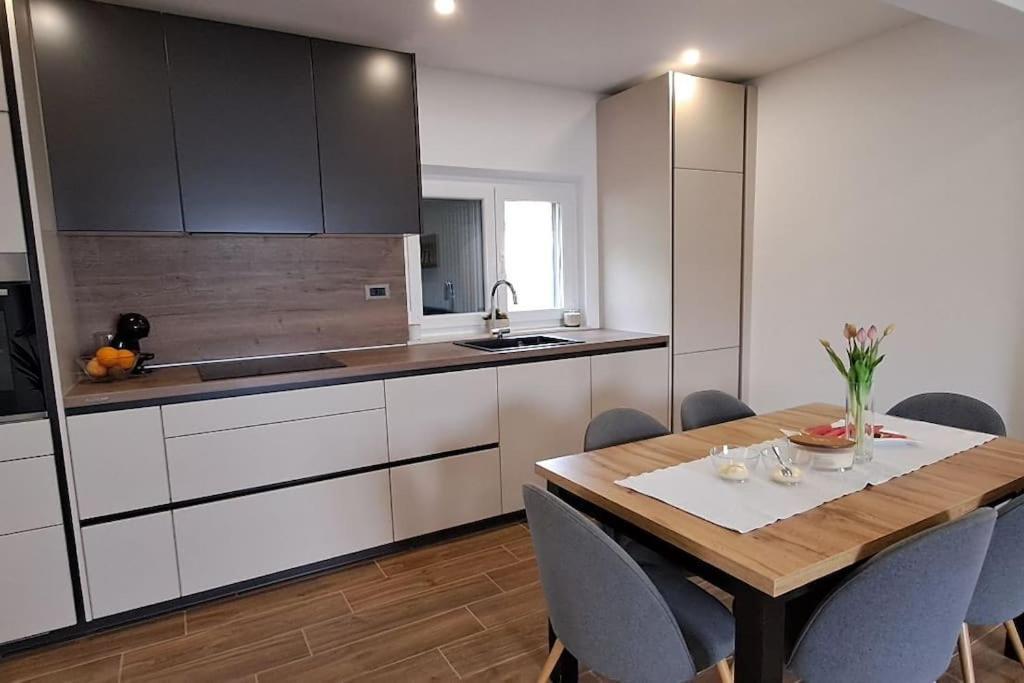 Apartamento Maris Omiš Exterior foto